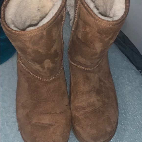 Tan Ugg Boots - Picture 2 of 3